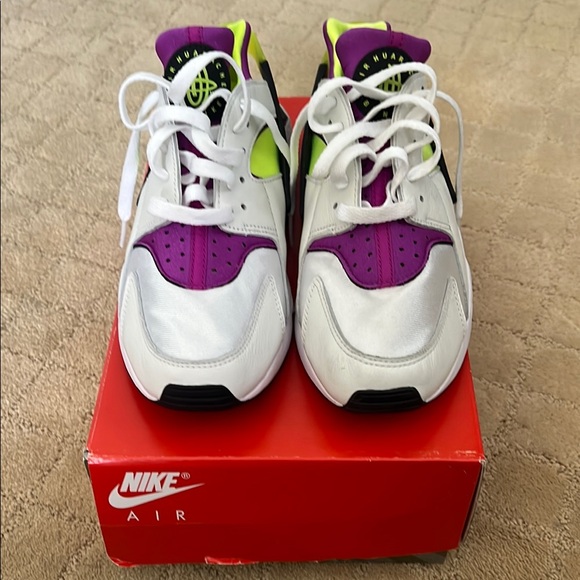 Nike Air Huarache Shoes - Picture 1 of 7